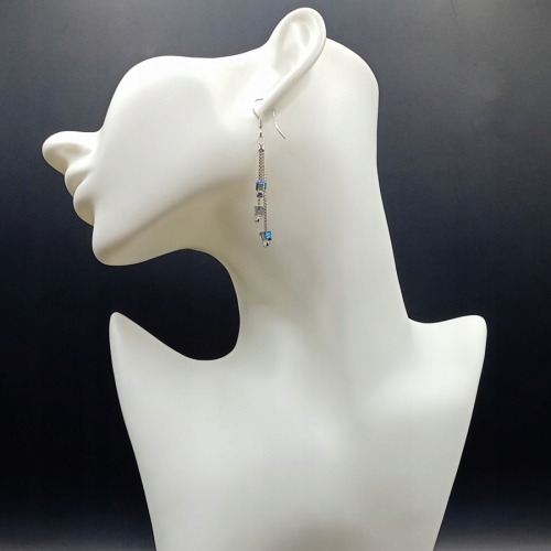 Kolczyki srebrne 925 potrójne z niebieskimi kryształkami – APHORA