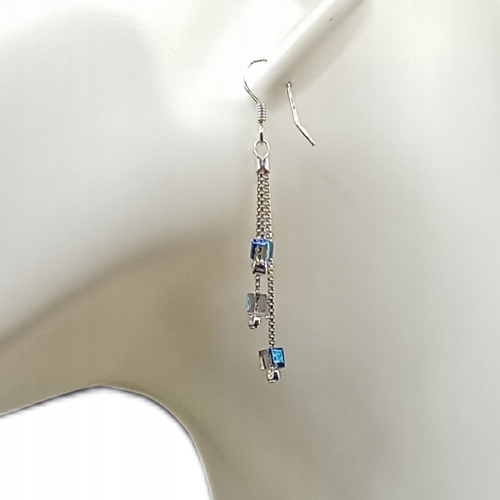 Kolczyki srebrne 925 potrójne z niebieskimi kryształkami – APHORA