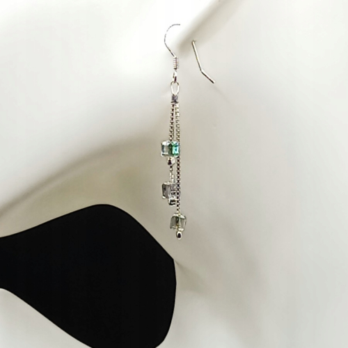 Kolczyki srebrne 925 z zielonymi kryształkami – APHORA