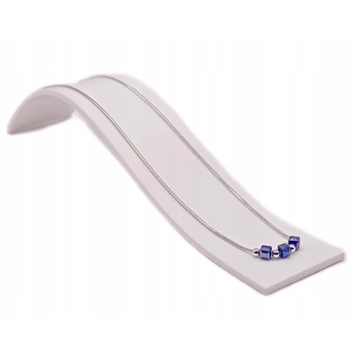 Srebrny łańcuszek żmijka APHORA z fioletowymi kryształkami kostkami na białym ekspozytorze