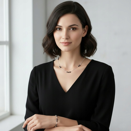 Srebrny łańcuszek 925 z czarnymi fasetowanymi kulkami APHORA